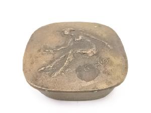 鋳銅人物文小物入れ